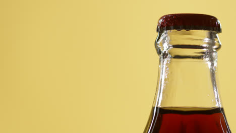 Close-Up-Of-Condensation-Droplets-On-Neck-Of-Bottle-Of-Cold-Beer-Or-Soft-Drink-With-Metal-Cap